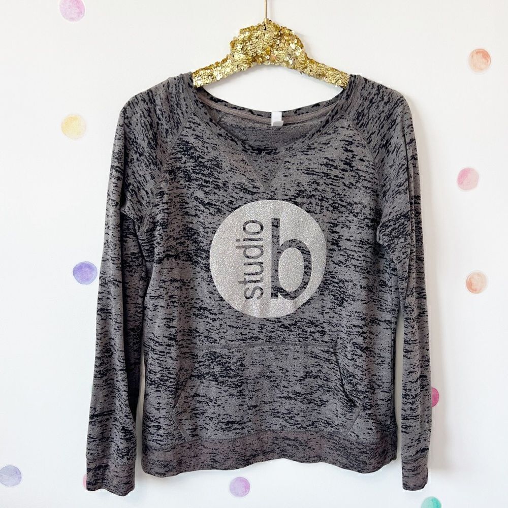 Studio b sweatshirt 